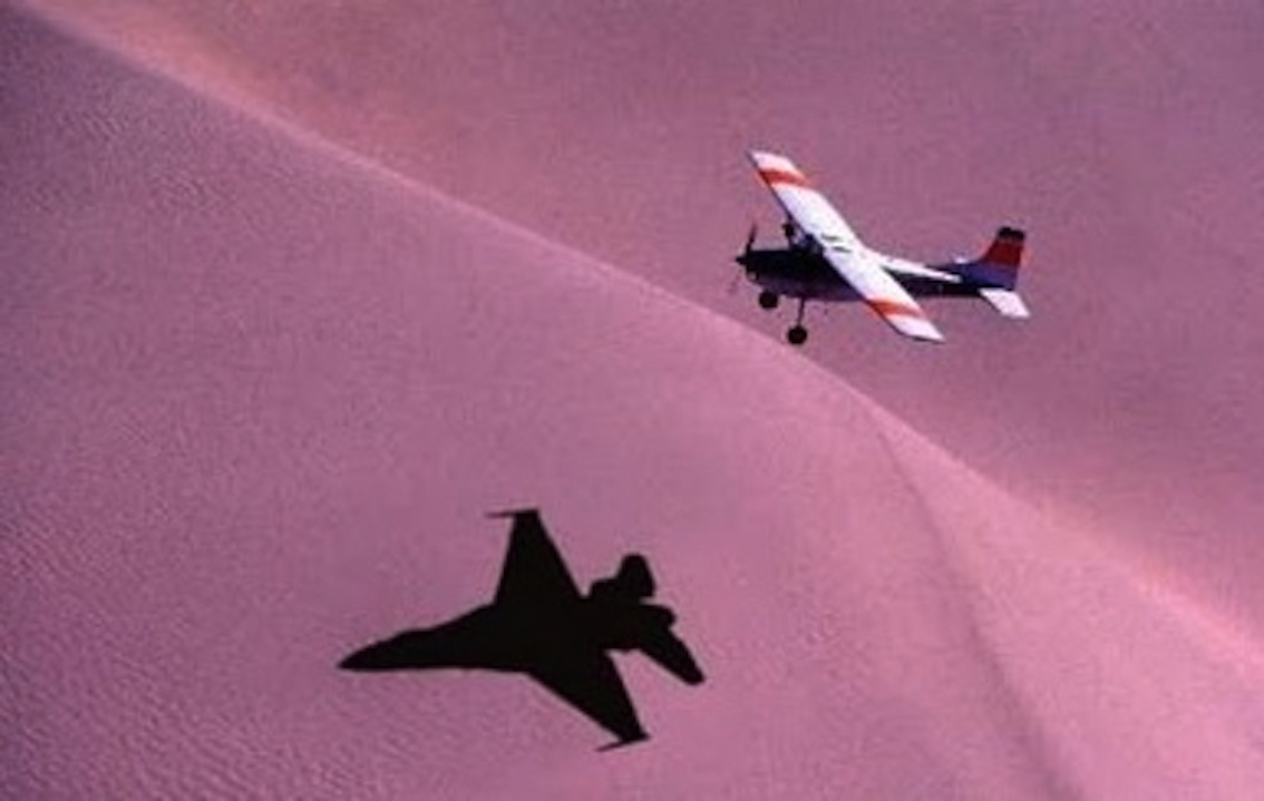 Plane with jet shadow 96KB